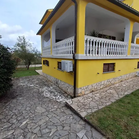 Me Living - - Stadtnähe Pula