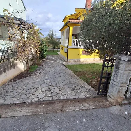 Appartement Me Living - - Stadtnaehe Pula