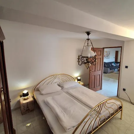 Me Living - - Stadtnähe Pula