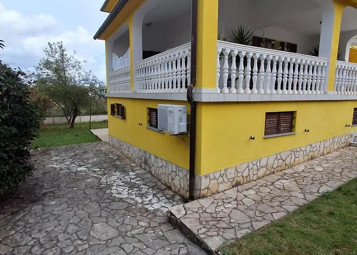 Me Living - - Stadtnaehe Pula