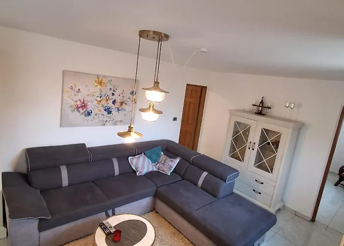 Me Living - - Stadtnaehe * Pula