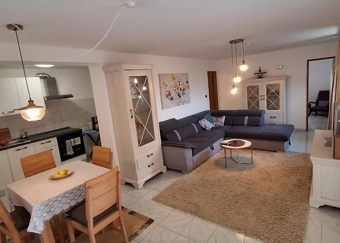 Me Living - - Stadtnaehe Appartement Pula