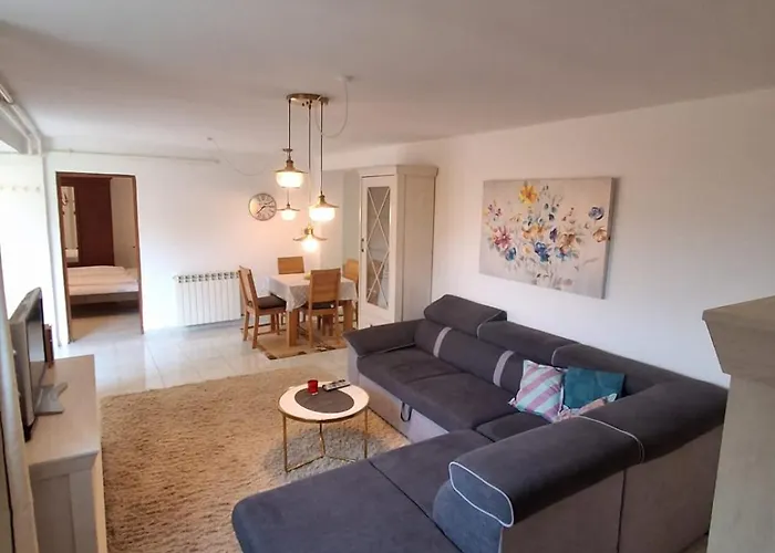 Me Living - - Stadtnaehe * Pula