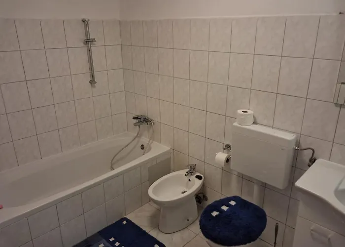 Me Living - - Stadtnaehe Appartement Pula