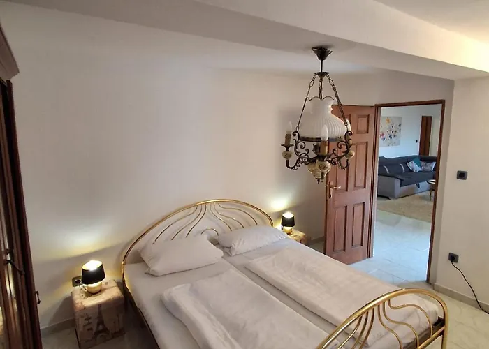 Me Living - - Stadtnaehe Pula