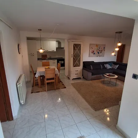 Me Living - - Stadtnaehe * Pula