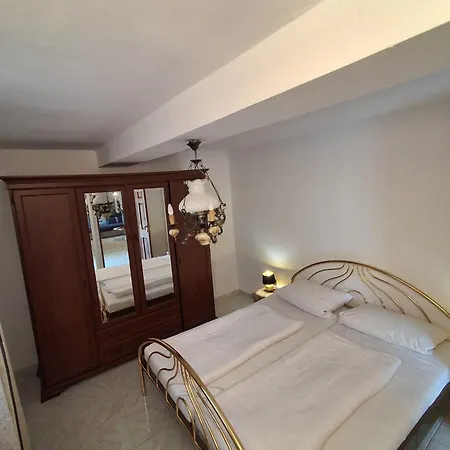 Me Living - - Stadtnaehe Apartamento Pula