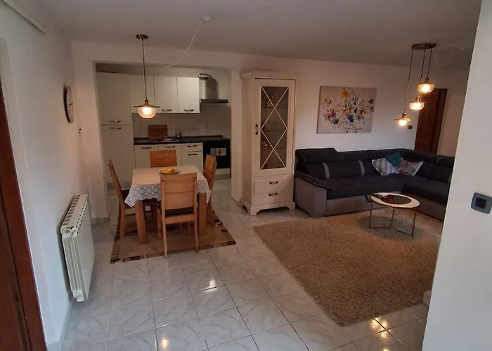 Me Living - - Stadtnaehe * Pula