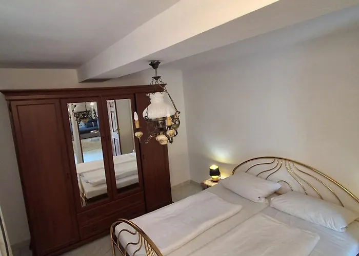 Me Living - - Stadtnaehe Apartment Pula